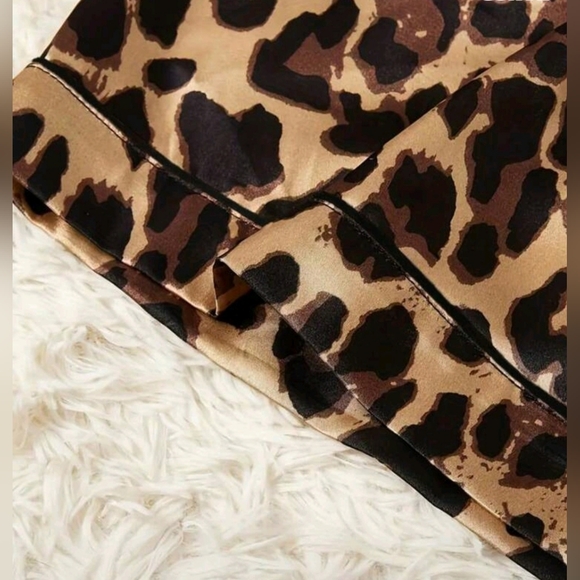 SHEIN Plus Size 2 Piece Leopard Pajamas - Picture 5 of 6